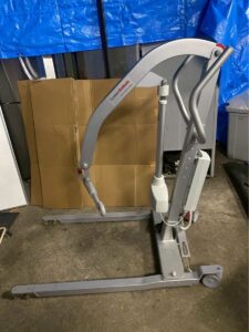 パラマウントベッド　systemRoMedic KQ-781 床走行式電動介護リフト