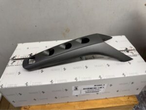  フェラーリ　f8 純正シフトパネル　スイッチパネル