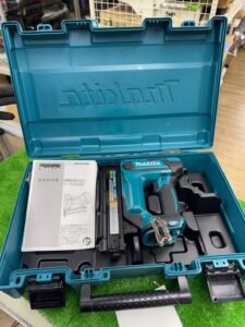 マキタ　makita 35mm充電式面木釘打機　FN350DZK